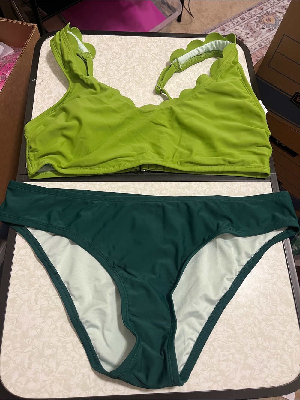 Cupshe Green Scallop-Edge Bikini Top with Forest Green Bottom L